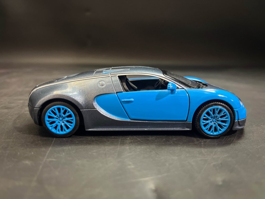 Bugatti Veyron Model, doors open, lights up, sound effects