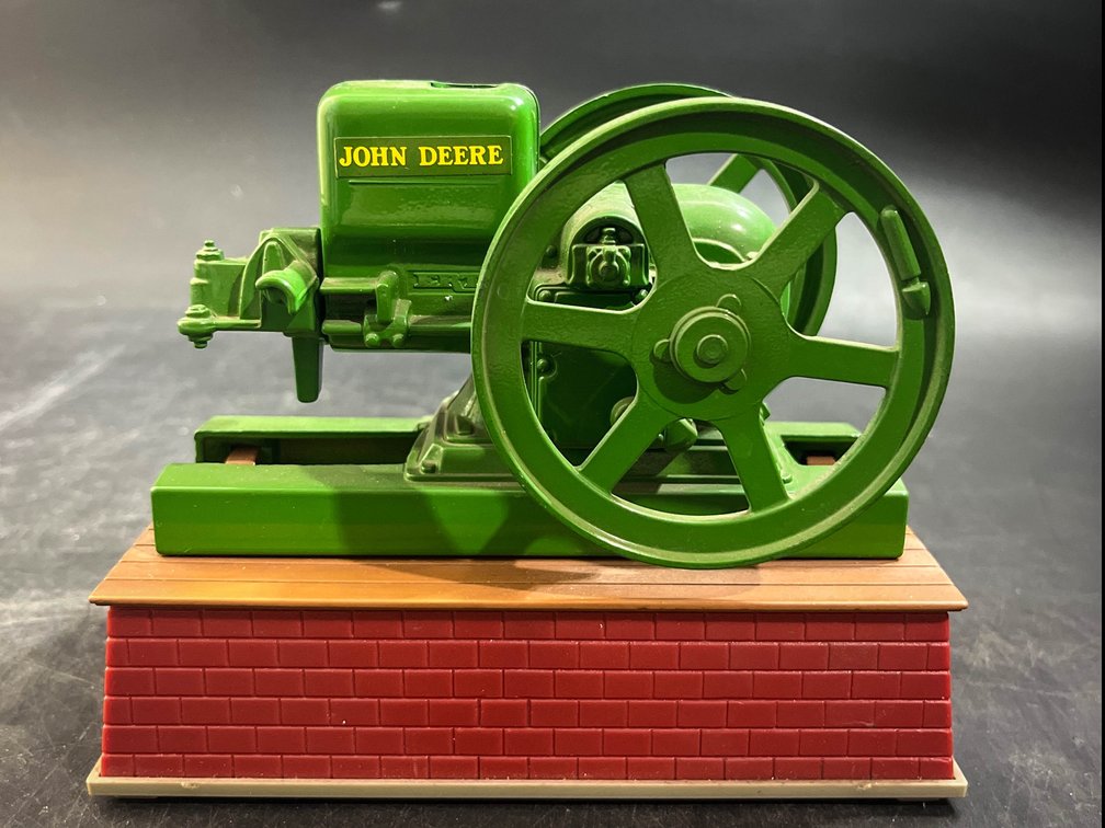 a 1/6 scale model of a John Deere Model E engine
