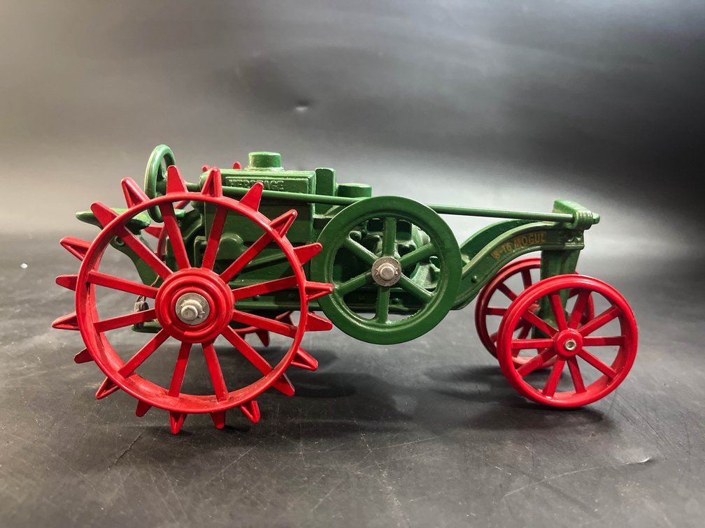 International Harvester Mogul 8-16 tractor 1/16 model