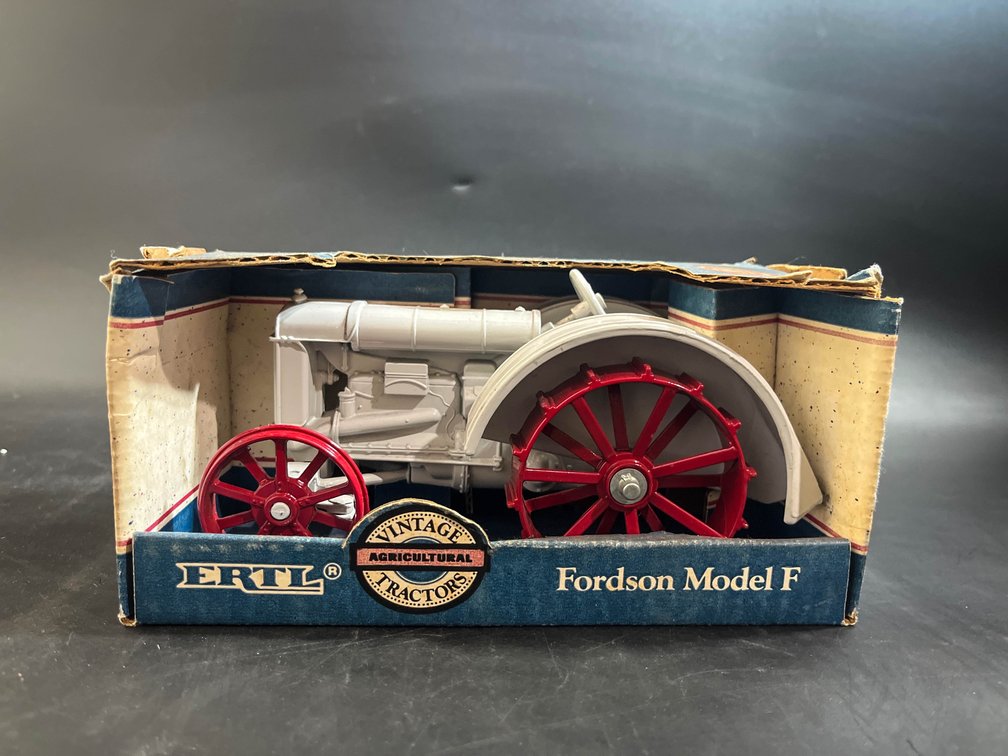 ERTL Fordson Model F 1/16 Die Cast Model
