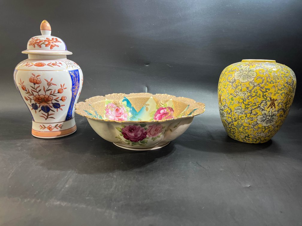 Andrea by Sadek Chinoiserie Japanese-style porcelain ginger jar, floral gold painted bowl,
