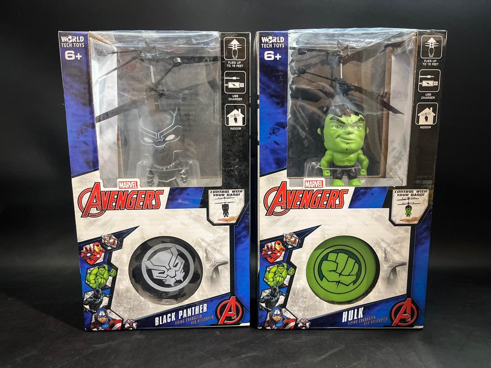 Black Panther and Hulk Flying Character UFO Helicopter World Tech Toys