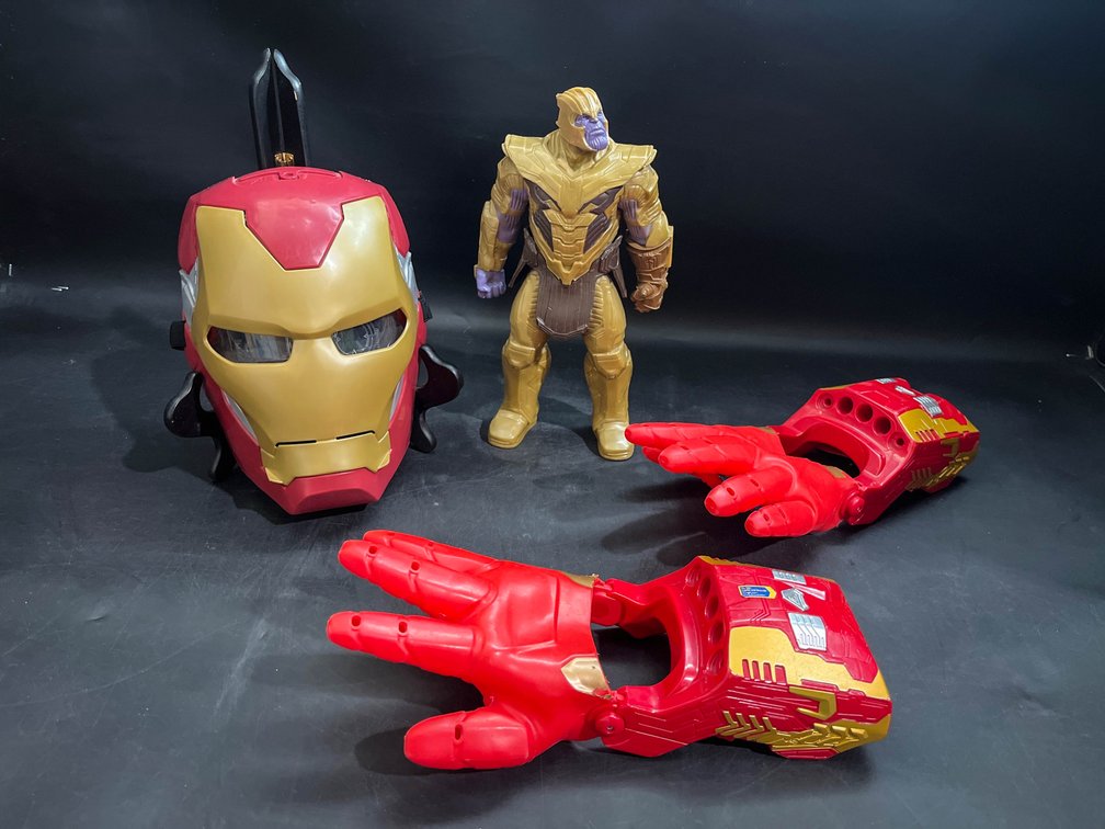 Iron man Flip light up mask, Hasbro Marvel Avengers Thanos Titan Hero Series Figure, 