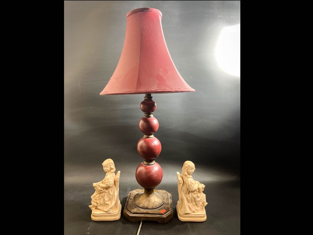 32” lamp with bookends