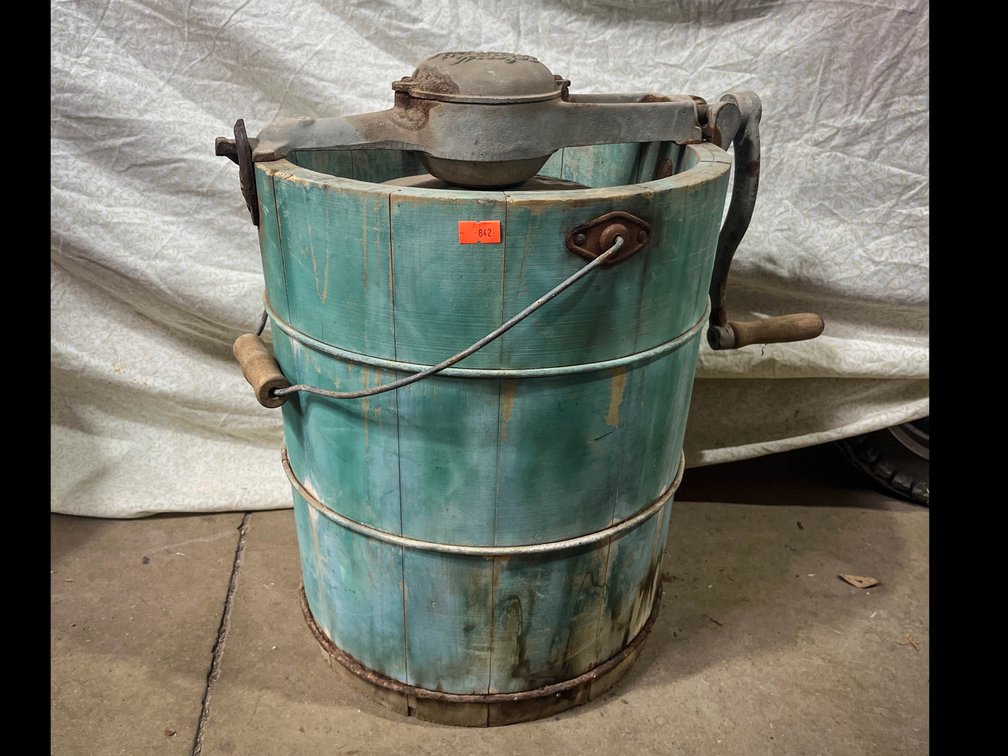 vintage White Mountain freezer hand-crank ice cream maker