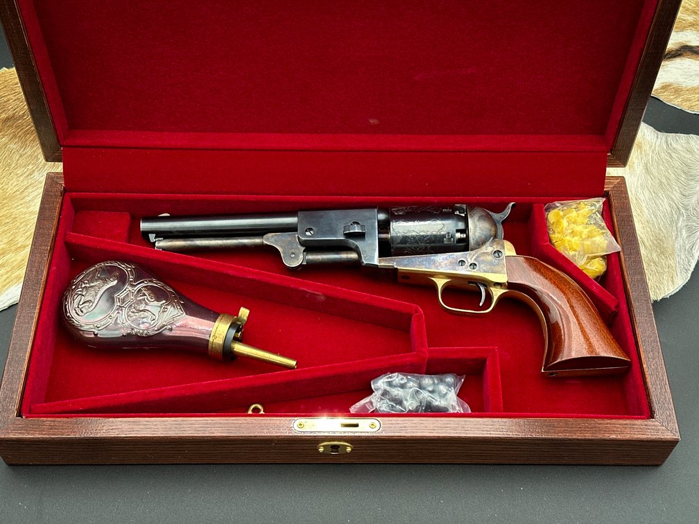Colt defender replica black powder pistol with engraved cylinder.  Comes with wooden display case, wax, balls and powder flask