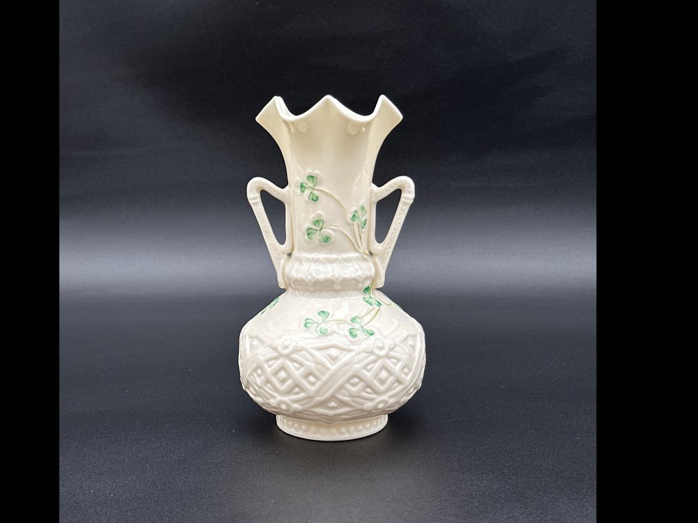 BELLEEK (IRELAND) Porcelain Shamrock Vase