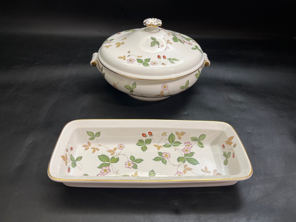 Wedgewood Bone China Wild Strawberry Covered vegetable bowl, and narrow roaster