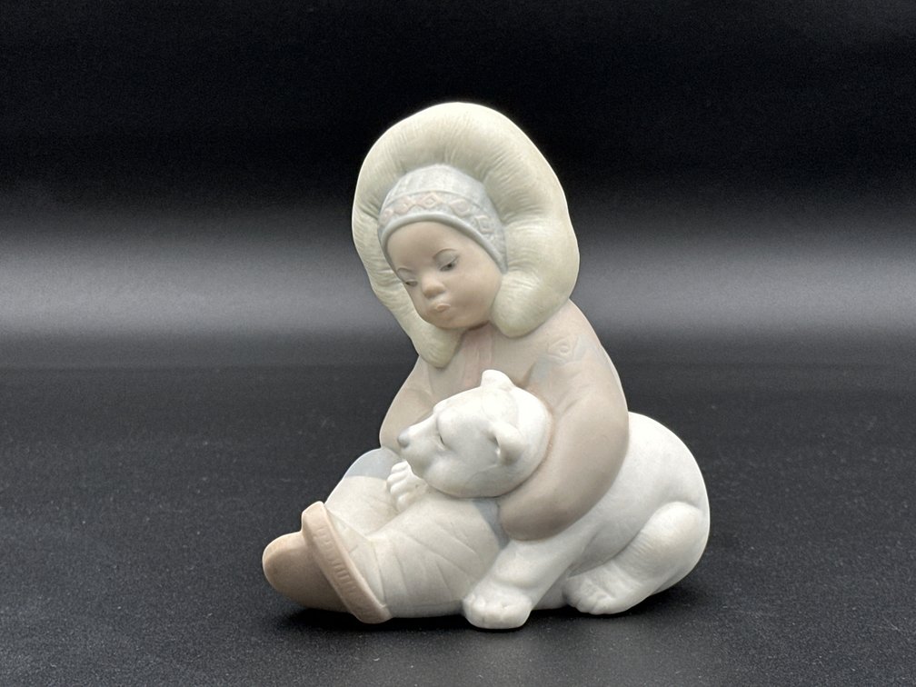 Lladro porcelain figurine "Eskimo Playing" Eskimo Child with Polar Bear