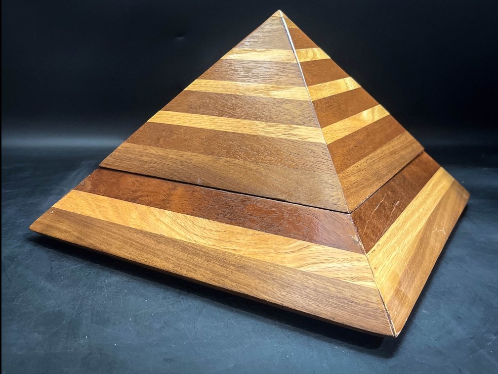 Wooden pyramid box 