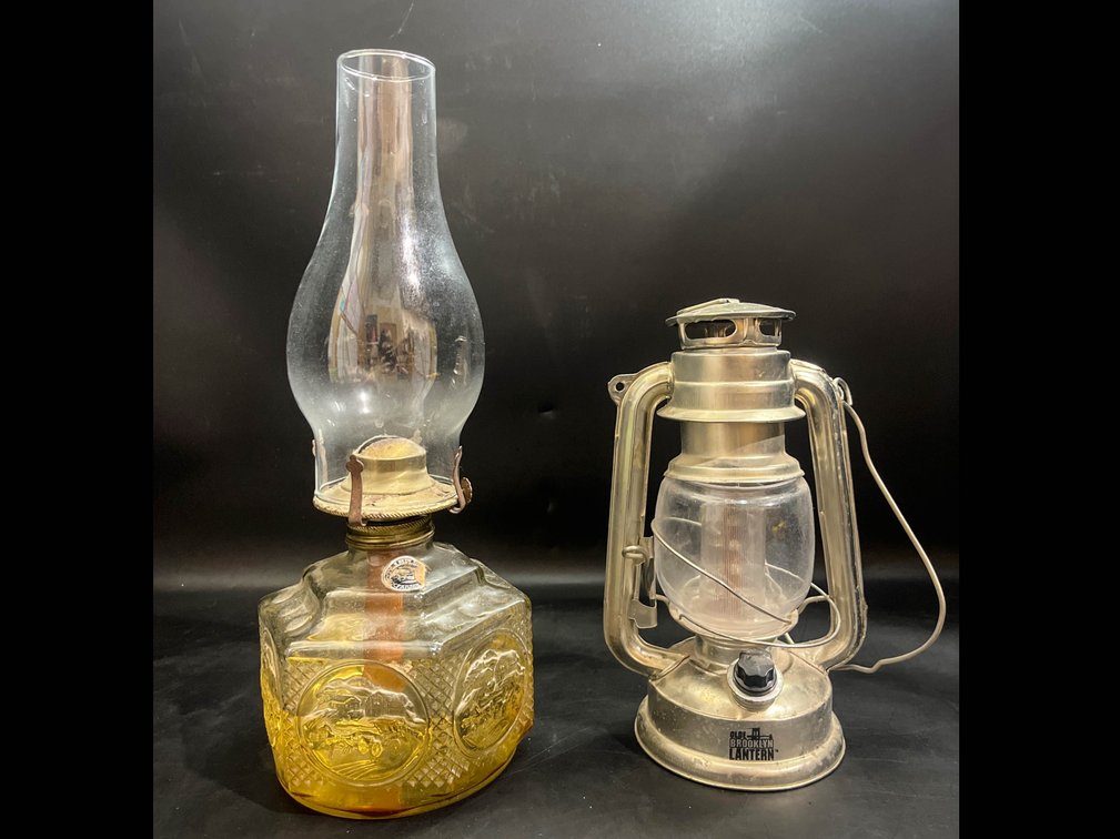 vintage 14” LampLight Farms Lamp, Old Brooklyn Battery Operated lamp