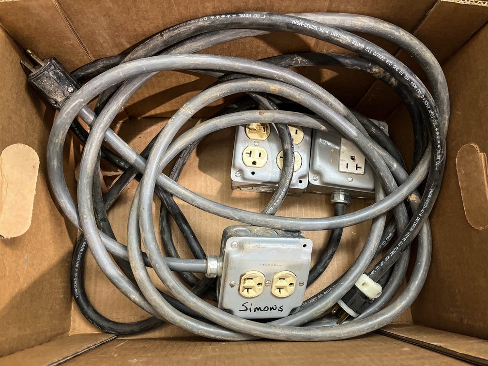 metal-clad extension cord with outlets