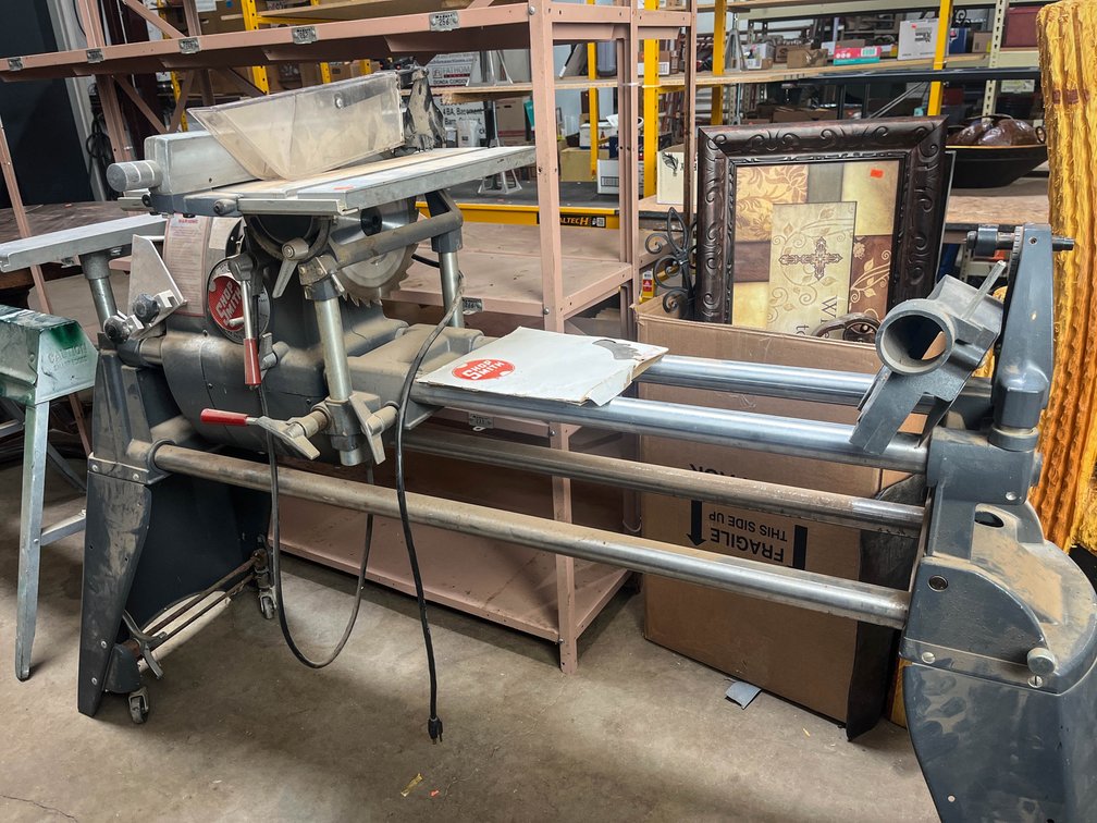 Shopsmith multipurpose woodworking tool with accessories