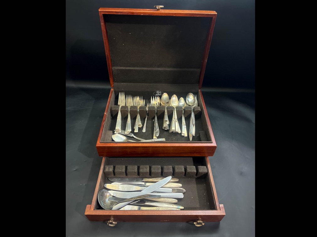 Cutlery set in wooden box