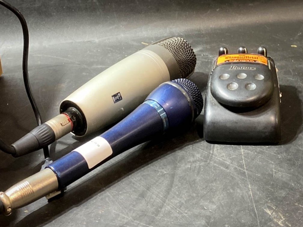 Lot of Microphones and Ibanez Soundtank Pedal