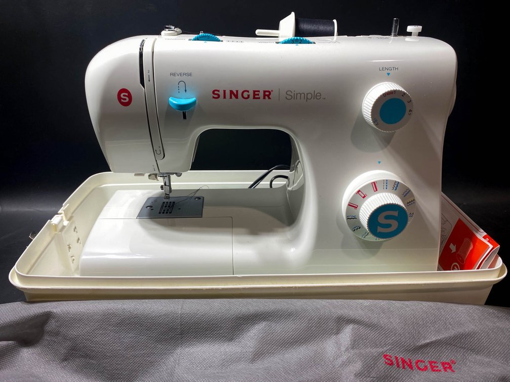 Singer Simple Sewing Machine with Accessories and Case