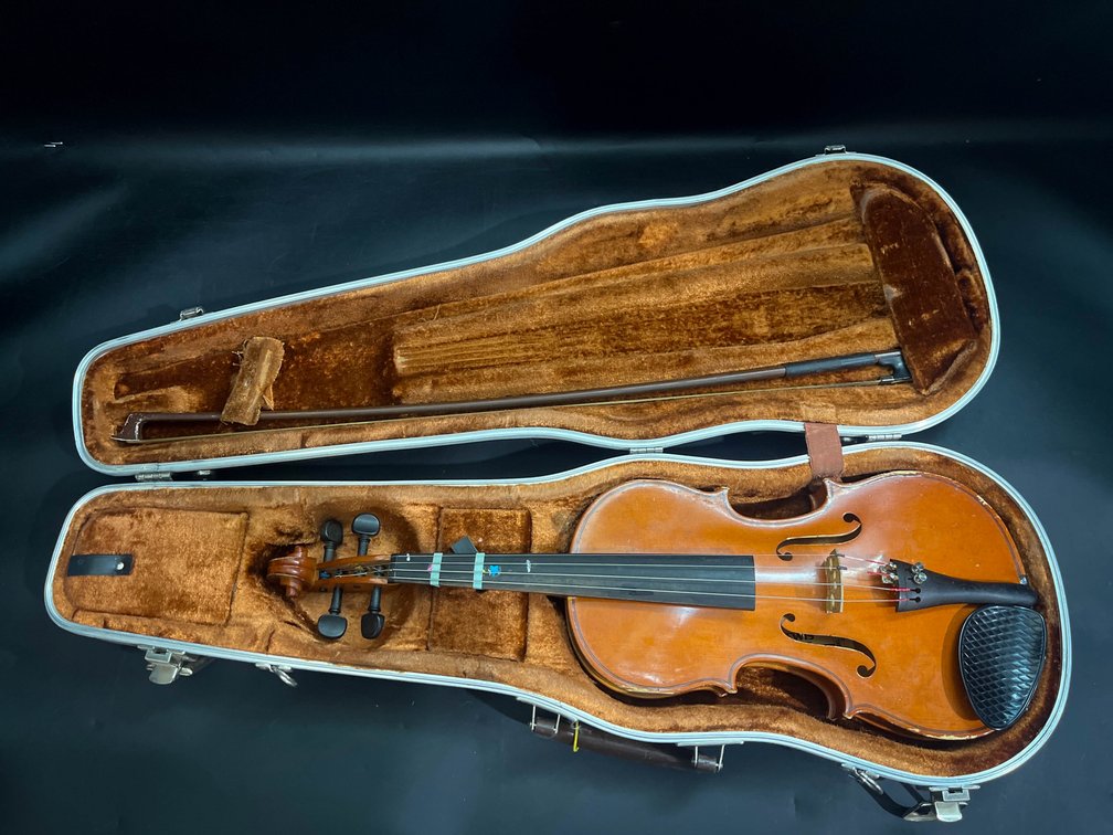 Lewis Model 100 3/4 Violin in Case with Bow