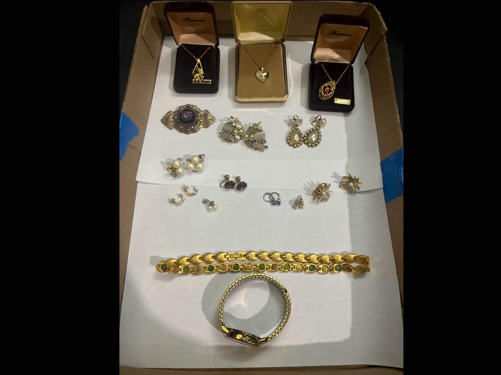 Costume jewelry 
