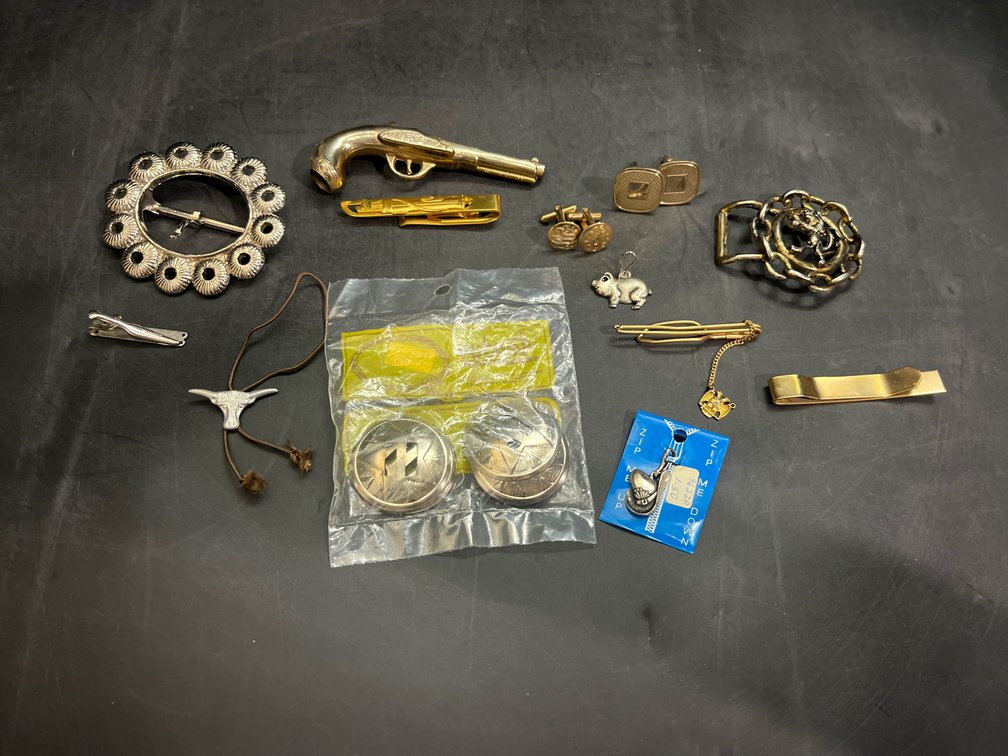 Metal tieclips, cufflinks, belt buckles, etc 