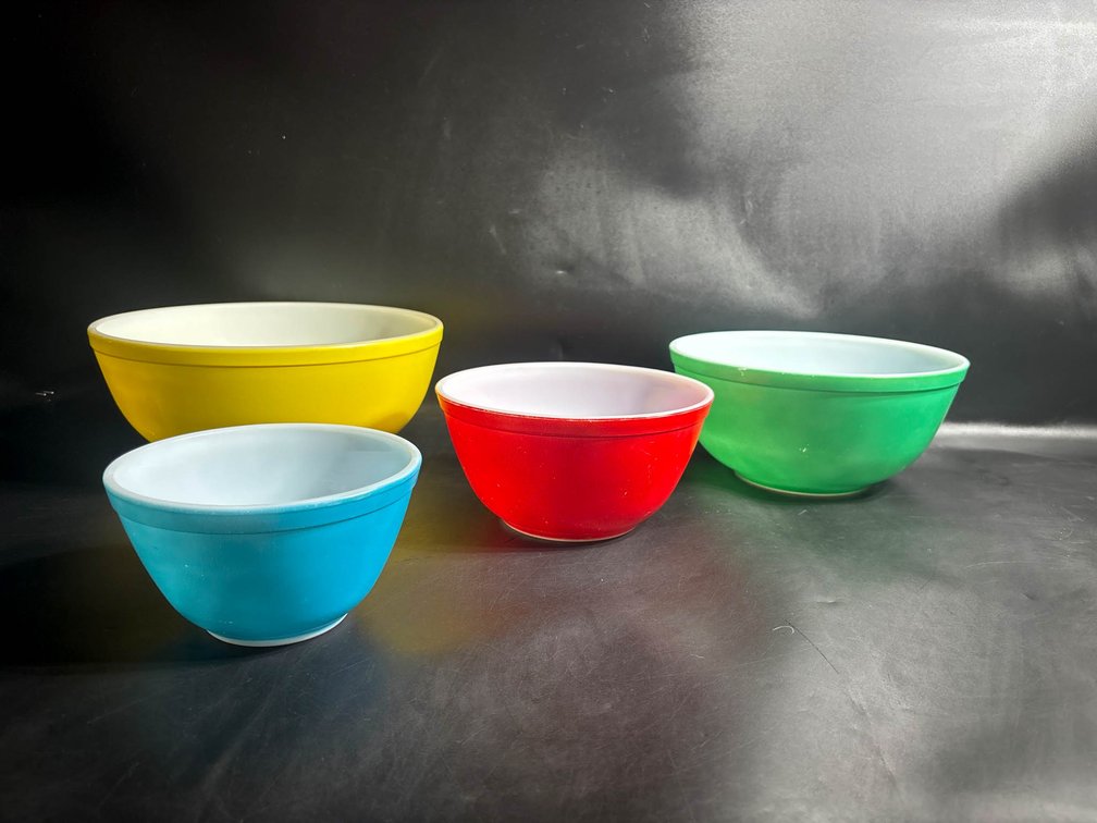 Pyrex Primary Colors Mixing Bowl Set of Four