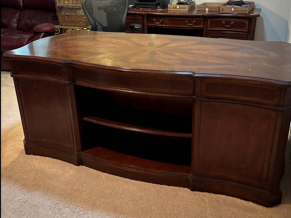 Traditional Wood Executive Desk with Curved Design and Storage