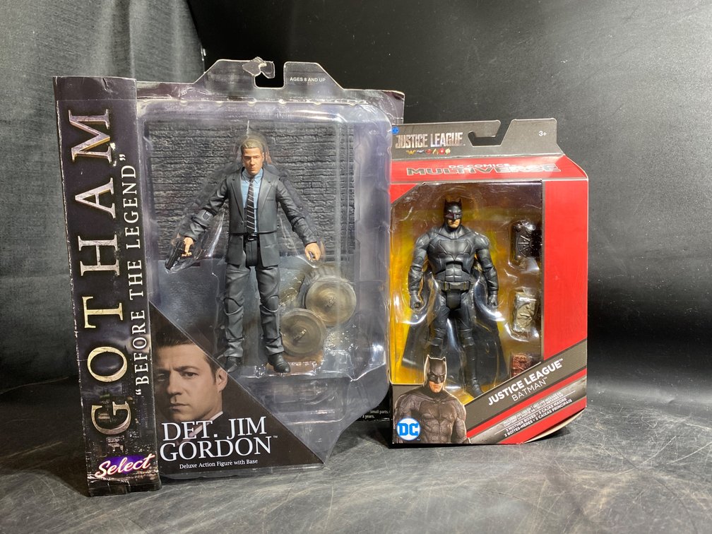 Gotham Select Det. Jim Gordon and Justice League Batman Action Figures