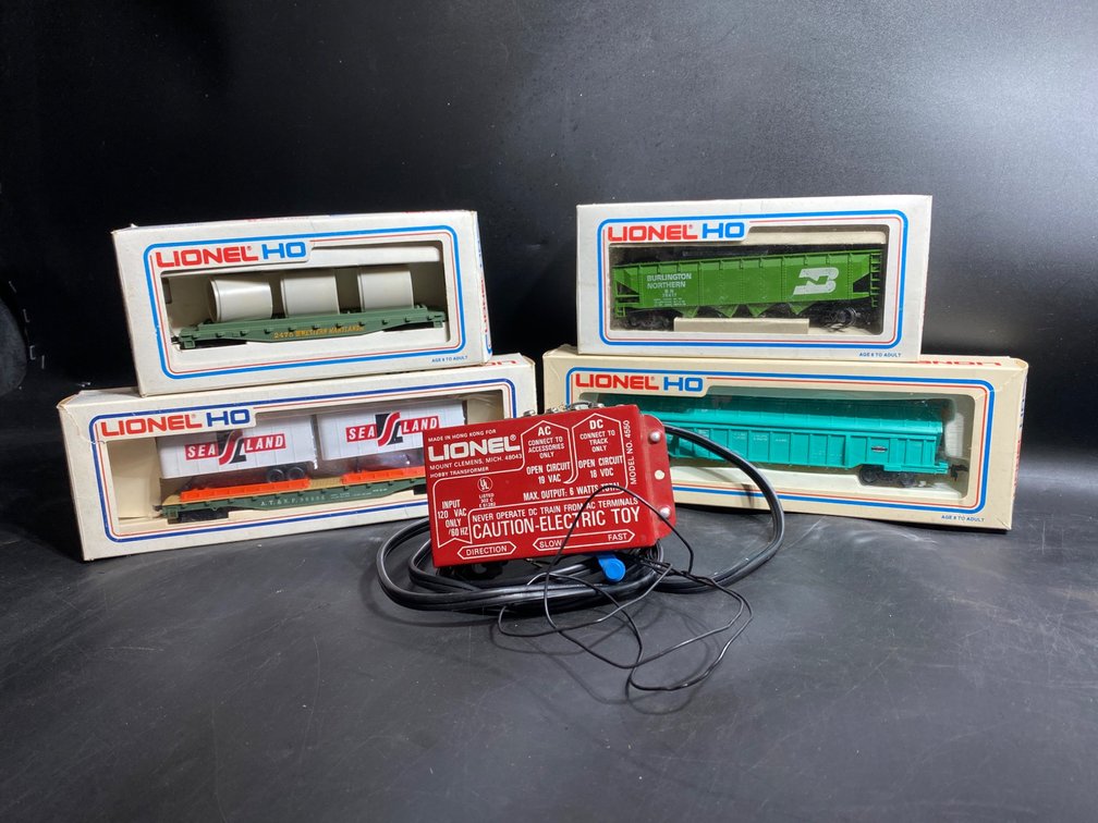 Lionel HO Scale Train Cars and Transformer Lot