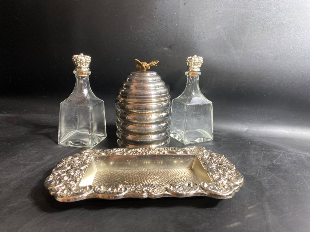 Silver-Plated Vanity Set with Honeycomb Jar, Decorative Tray, and Glass Bottles