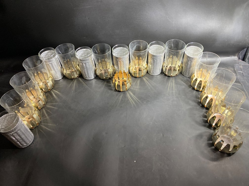 18 Drinking Glasses with Metallic and Textured Designs