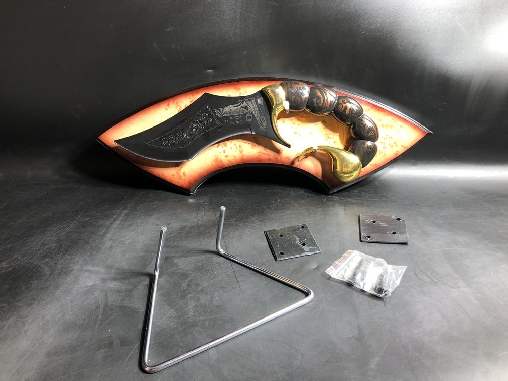 Fantasy Knife With Mounted Display and Accessories