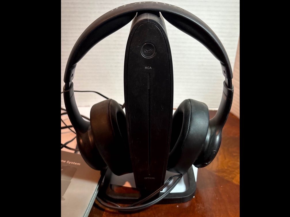 Insigna Digital Wireless Headphone System with Base and Manual