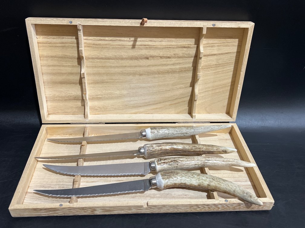 Four Serrated Knives With Antler Handles in Wooden Box