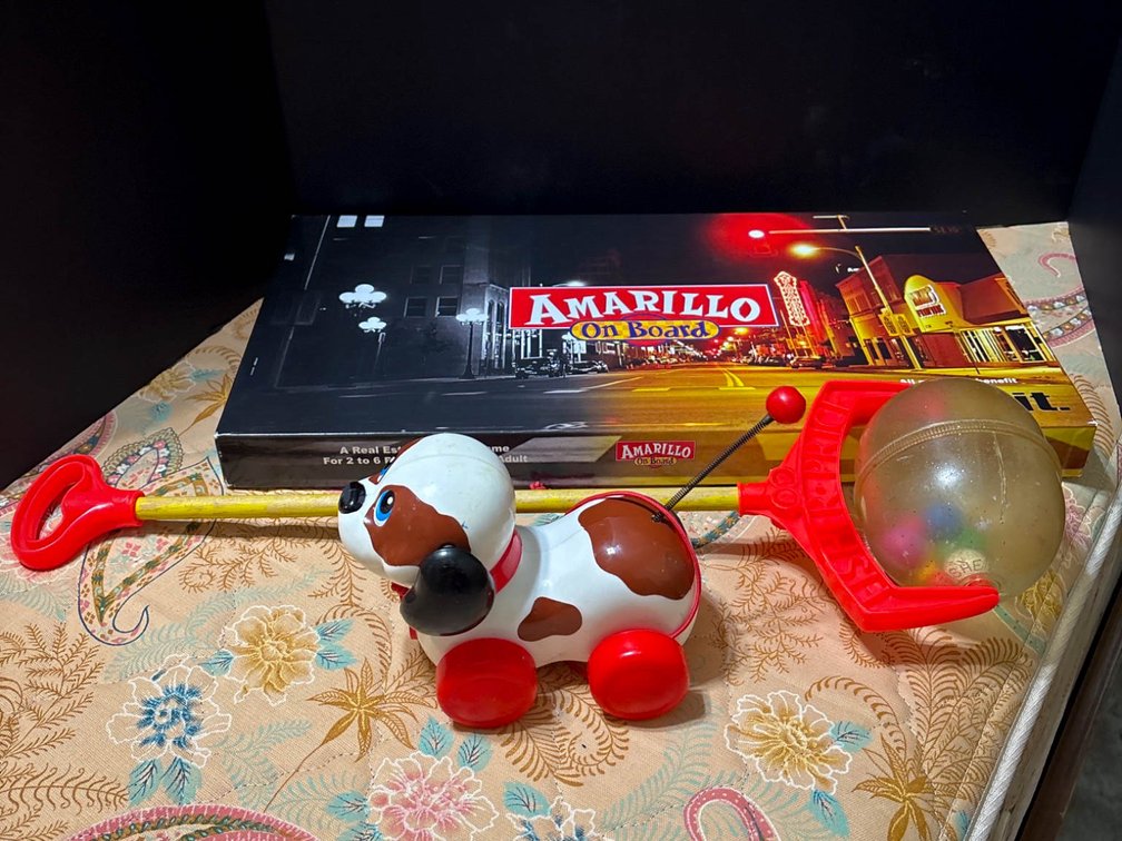Amarillo-On-Board Board Game with Push Toy Puppy