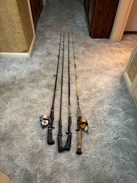 4 Fishing Rods with Ward’s Hawthorne and Shakespeare Wondercast Reels
