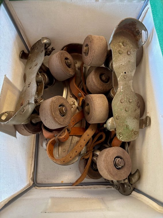Adjustable Metal Roller Skates with Leather Straps