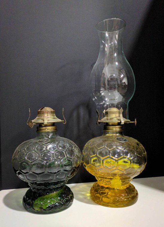 Honeycomb Pattern Glass Kerosene Lamps with Metal Burners