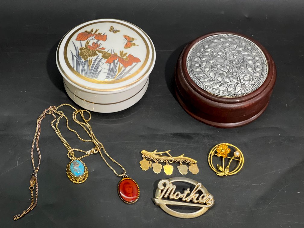 Two Decorative Boxes and Five Pieces of Jewelry