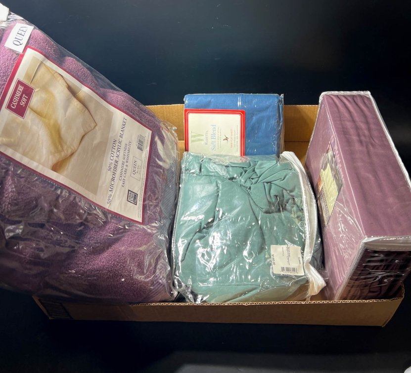 Bedding Items Featuring Sheets and Blanket in Queen Sizes