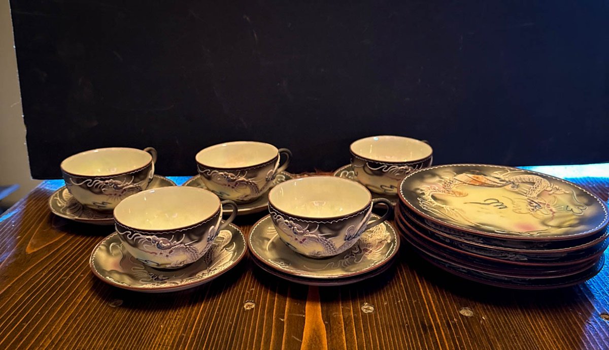 5 Japanese Dragonware Teacups and Saucers, Plates