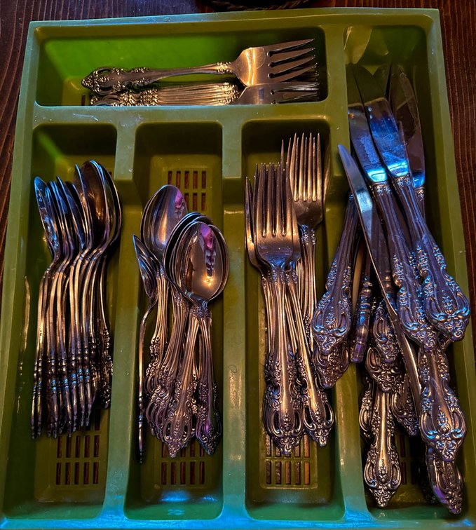 Oneida Community Stainless Steel Flatware Set with Tray
