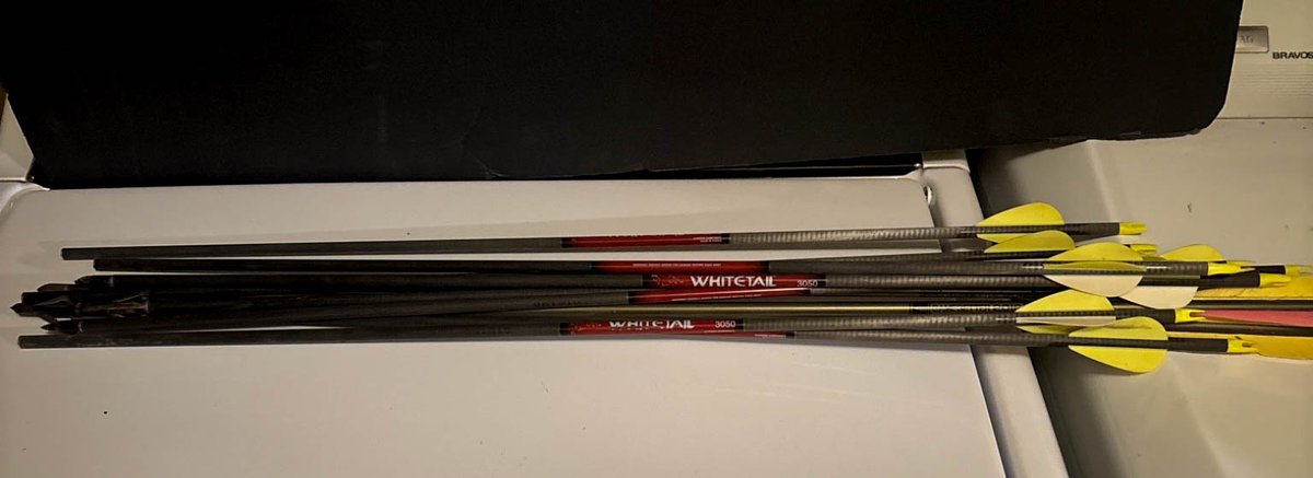Whitetail 3050 Carbon Arrows with Broadheads