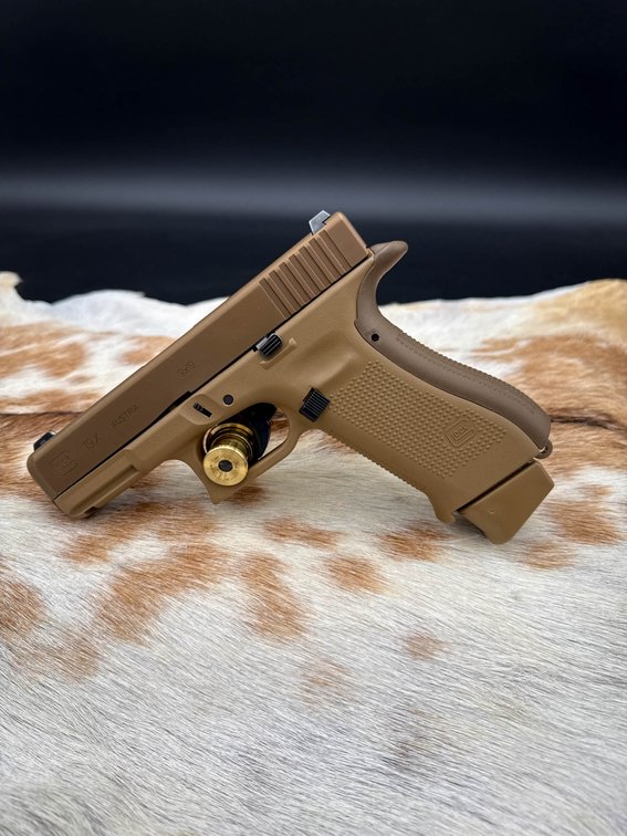 Glock 19X 9×19 Handgun in Coyote Tan 