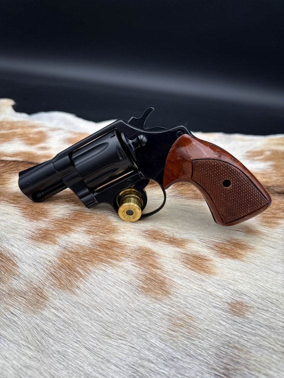 Colt Cobra Firearms .38 Special Revolver with Wood Grip