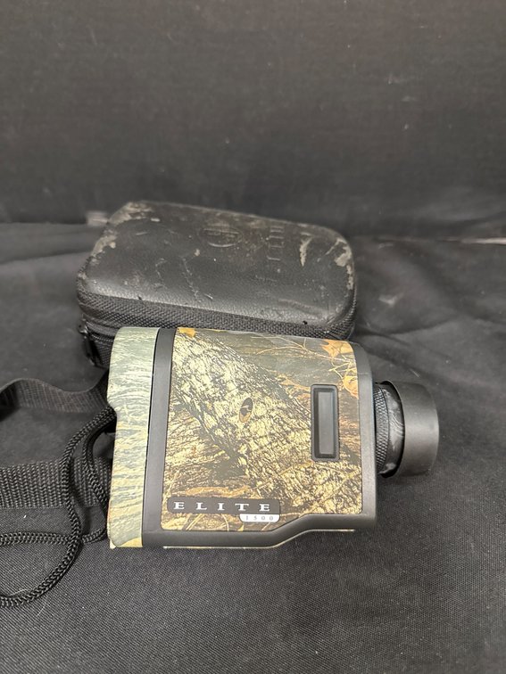 Bushnell Elite 1500 Laser Rangefinder with Camo Design and Carrying Case