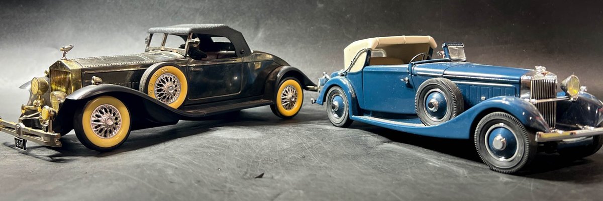 2 Die-Cast Classic Car Models With Detailed Features