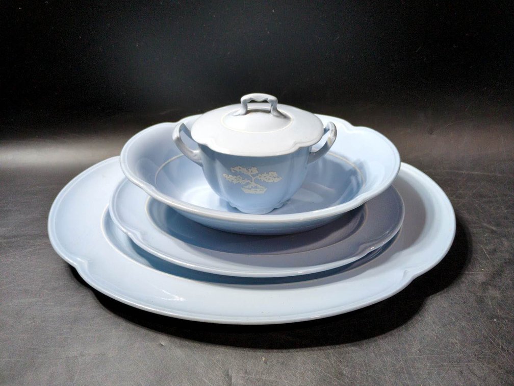 Johnson Bros England Blue Ceramic Dinnerware Set with Lidded Sugar Bowl and Oval Platters