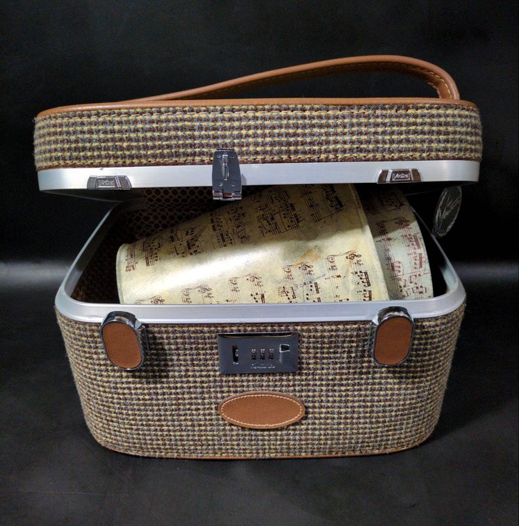 Venture Vintage-Style Vanity Case with Accessories and Decorative Items