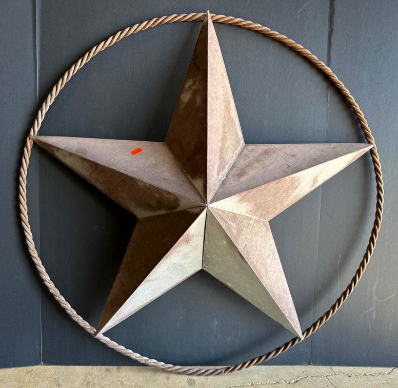 30” Metal Star Decor with Twisted Rope Frame