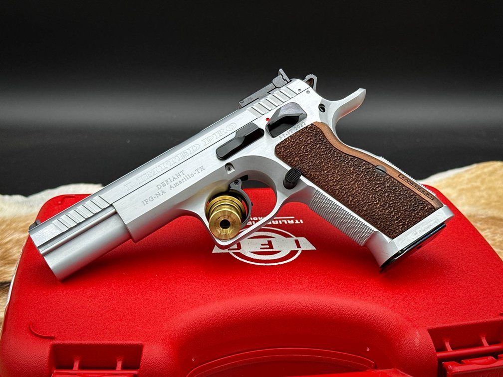 Tanfoglio Pistol Defiant Limited Pro 40 caiber with Accessories in Red Storage Case
