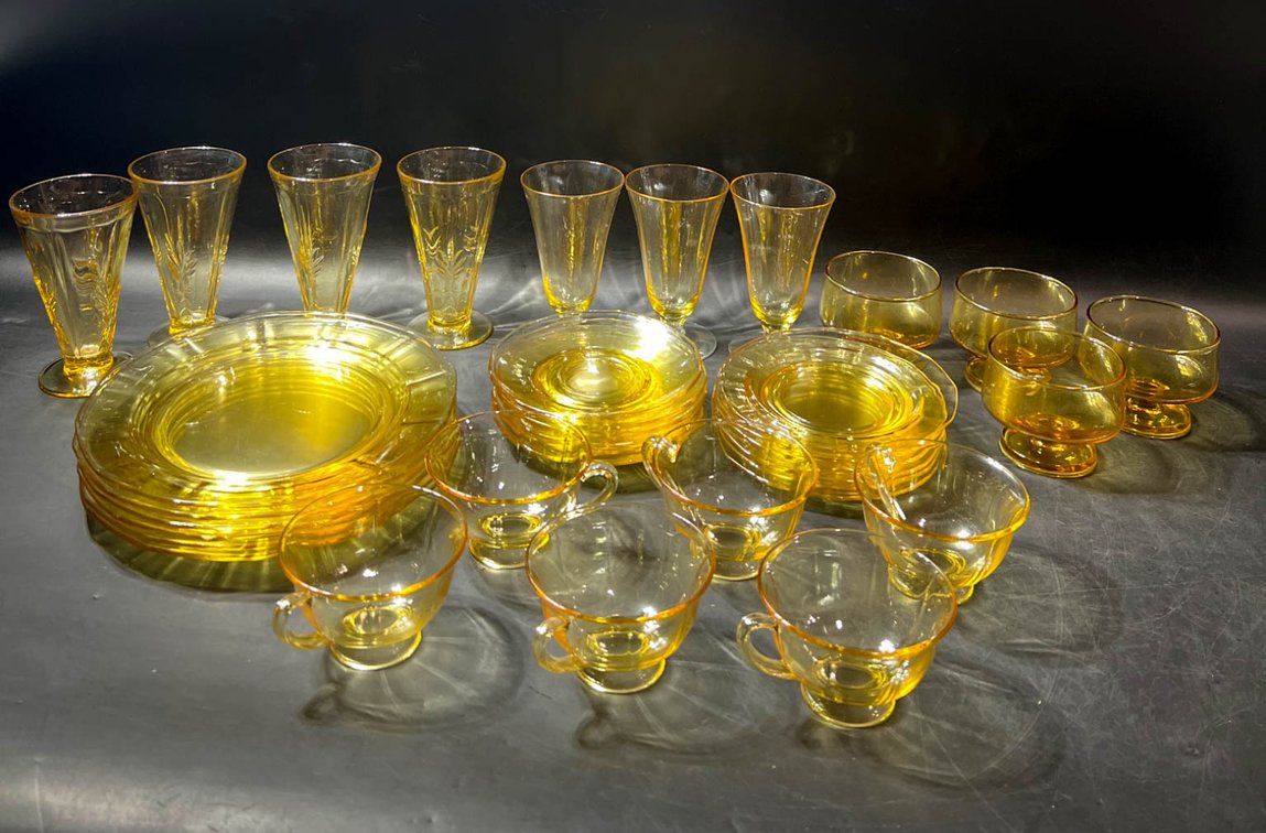 Yellow Depression Glass Tableware Set, Various Pieces